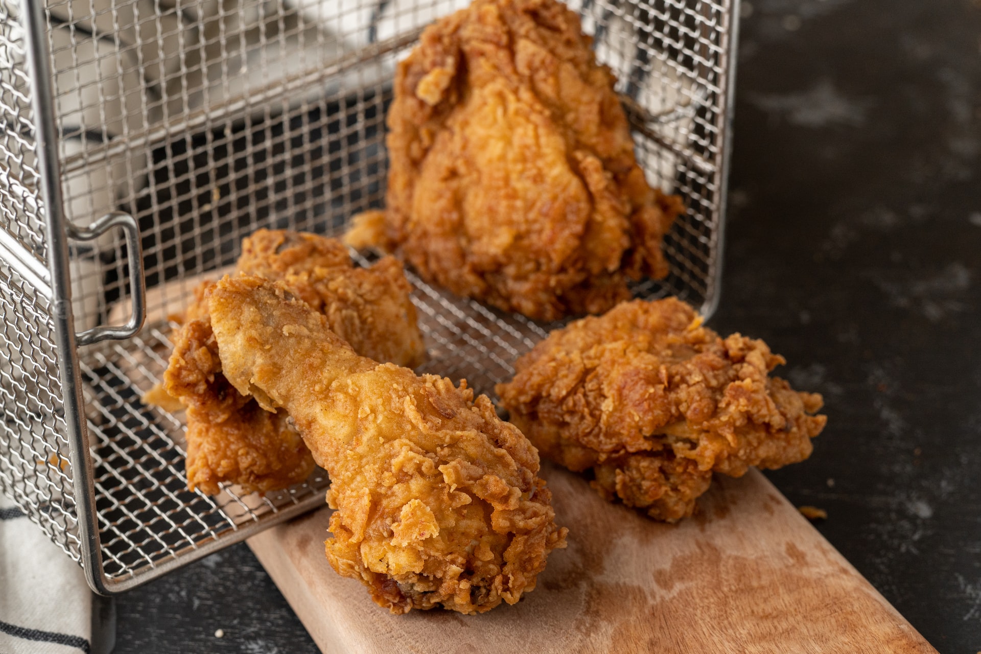 Read more about the article The Pros and Cons of Eating Fried Chicken on the Keto Diet